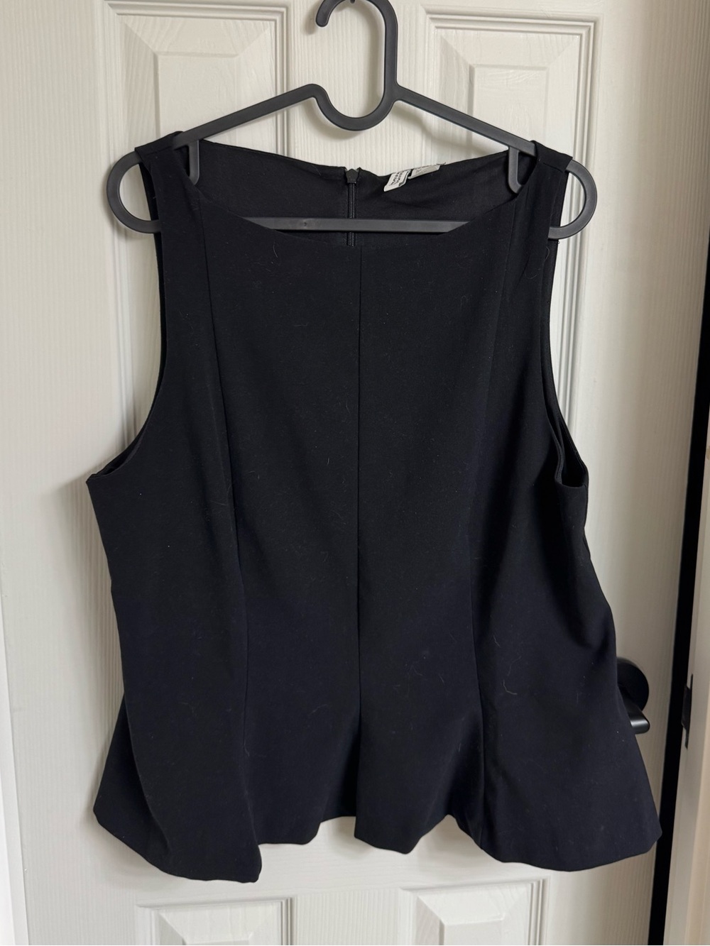 H&M Sleeveless Peplum Top - Large 🖤